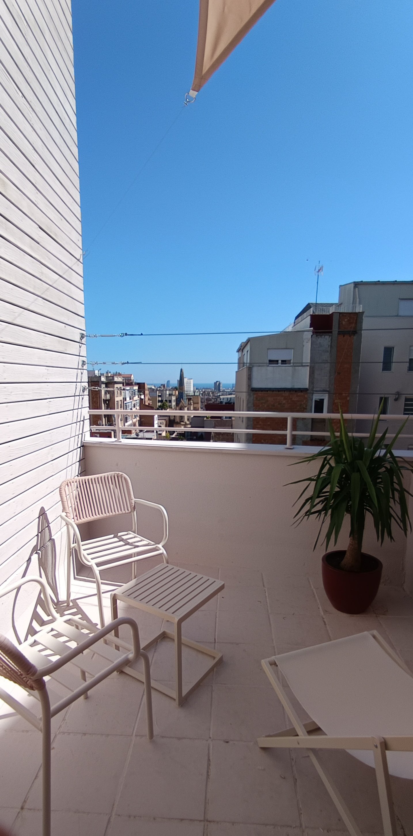 ESTUDI AMB TERRASSA